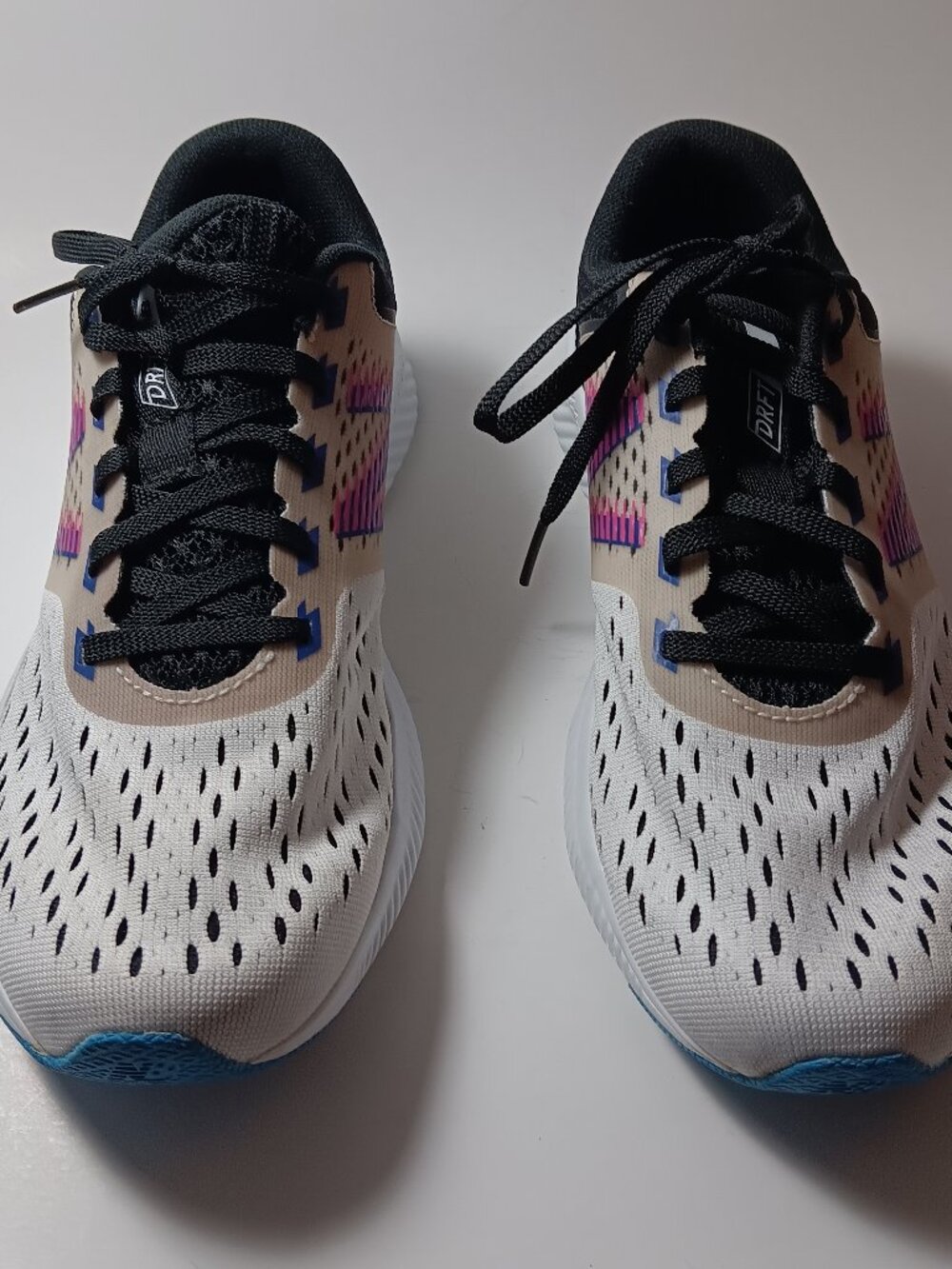 New balance DRFT running shoes womans size 6.5 white black athleta sneakers